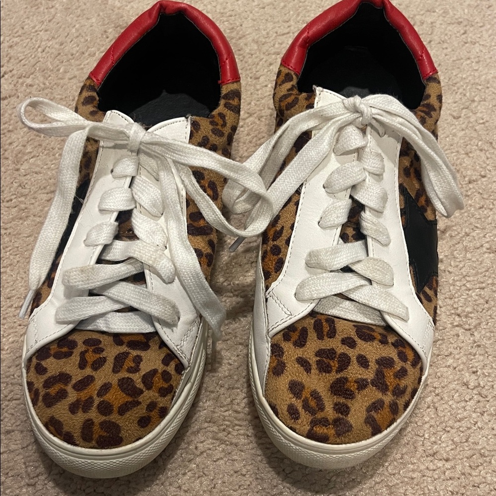 Nature Breeze Leopard Print fashion Sneakers with black star  Red Accents sz 6